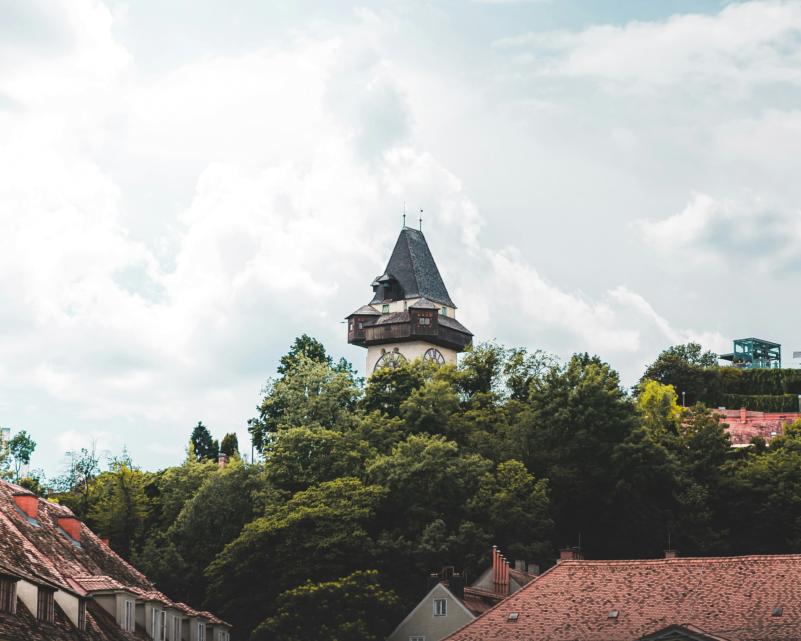 Grazer Uhrturm auf dem Schlossberg – Wahrzeichen von Graz in der Steiermark