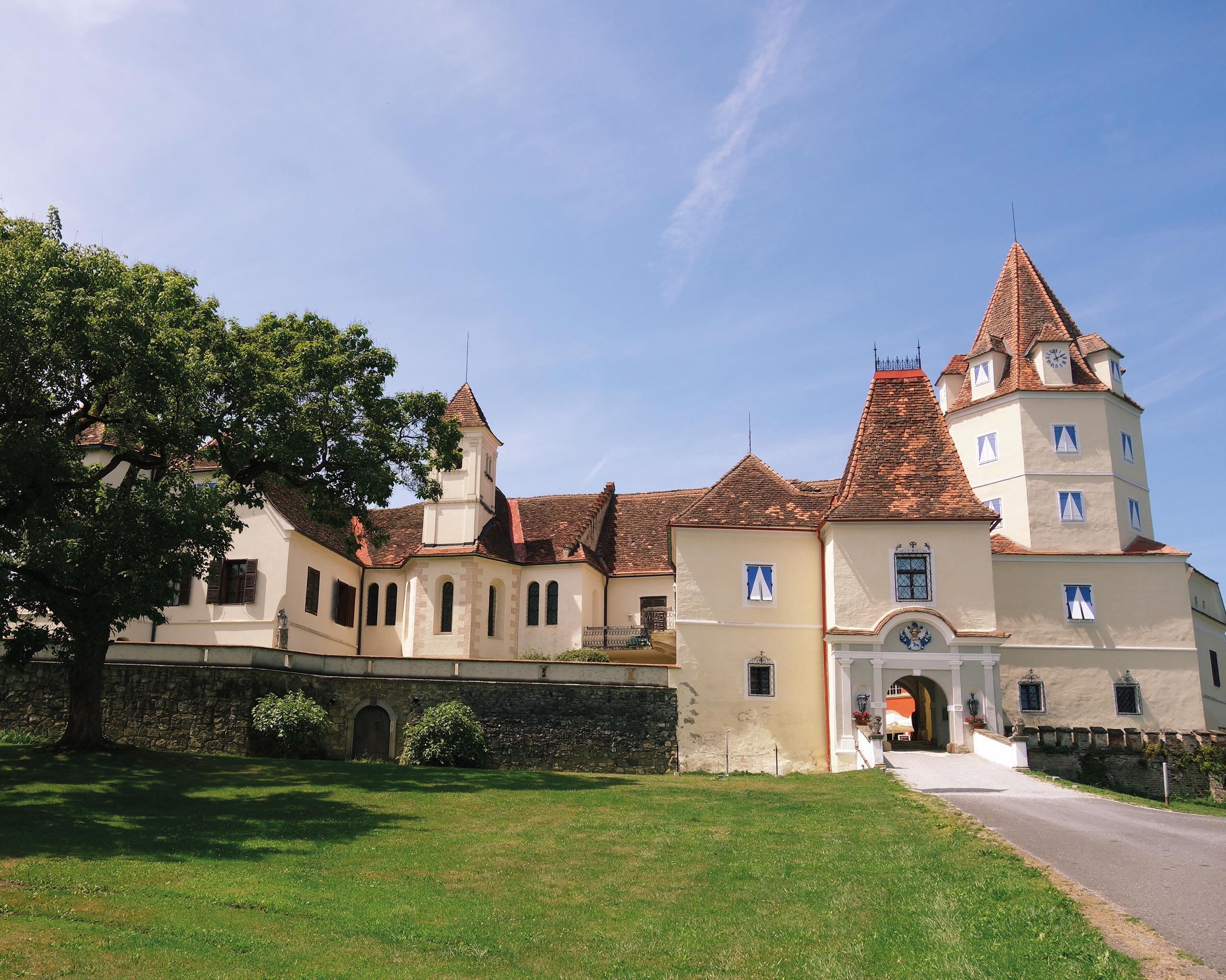 Schloss Kornberg im steirischen Vulkanland – historisches Schloss in der Steiermark
